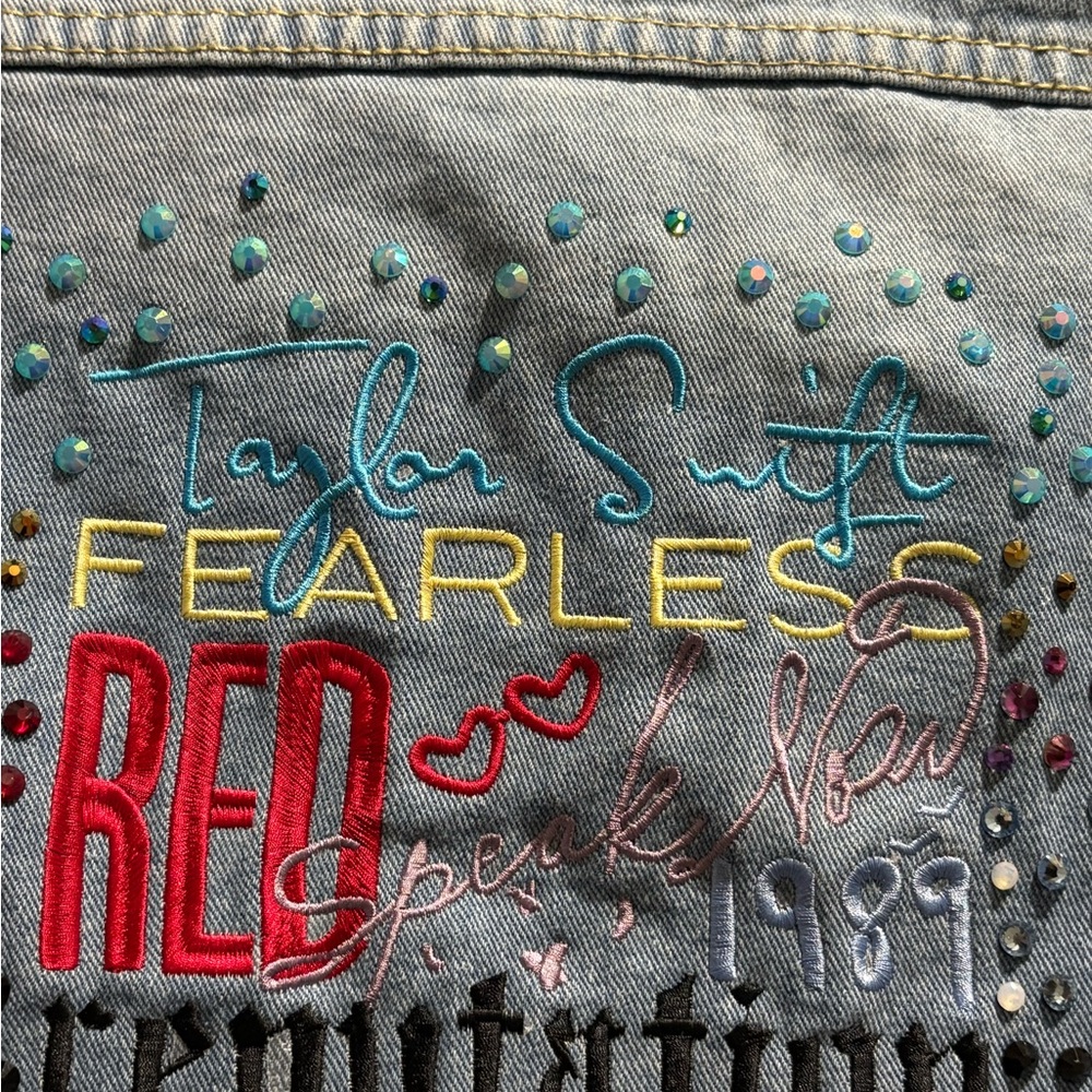 NWT Embroidered Taylor Swift Denim Jacket with text. women’s small. - Picture 8 of 15